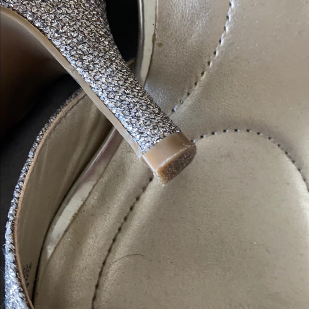Gold heels - Picture 3 of 4